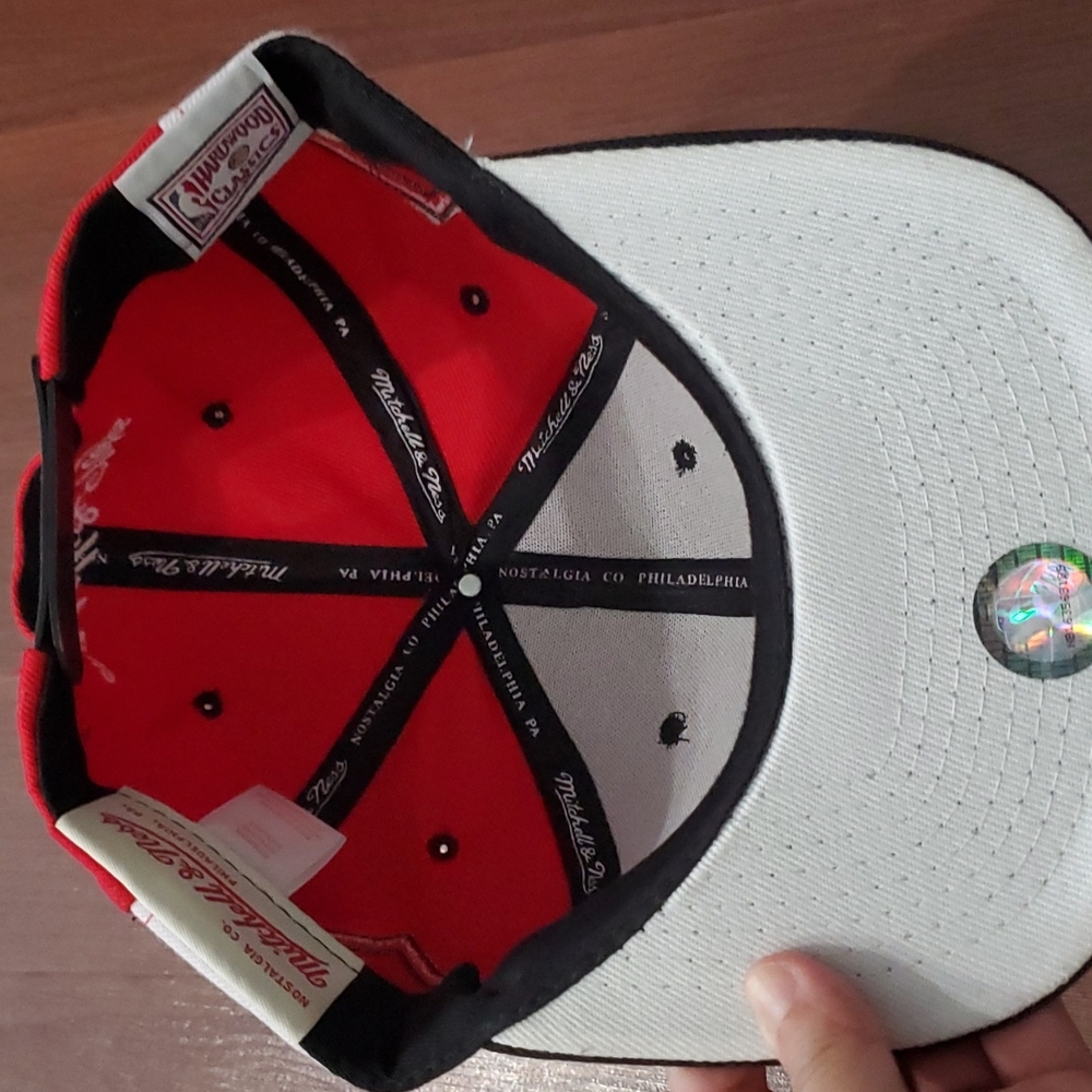 Bulls fitted hat - Picture 4 of 4